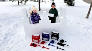 Омичей приглашают построить масштабную снежную крепость