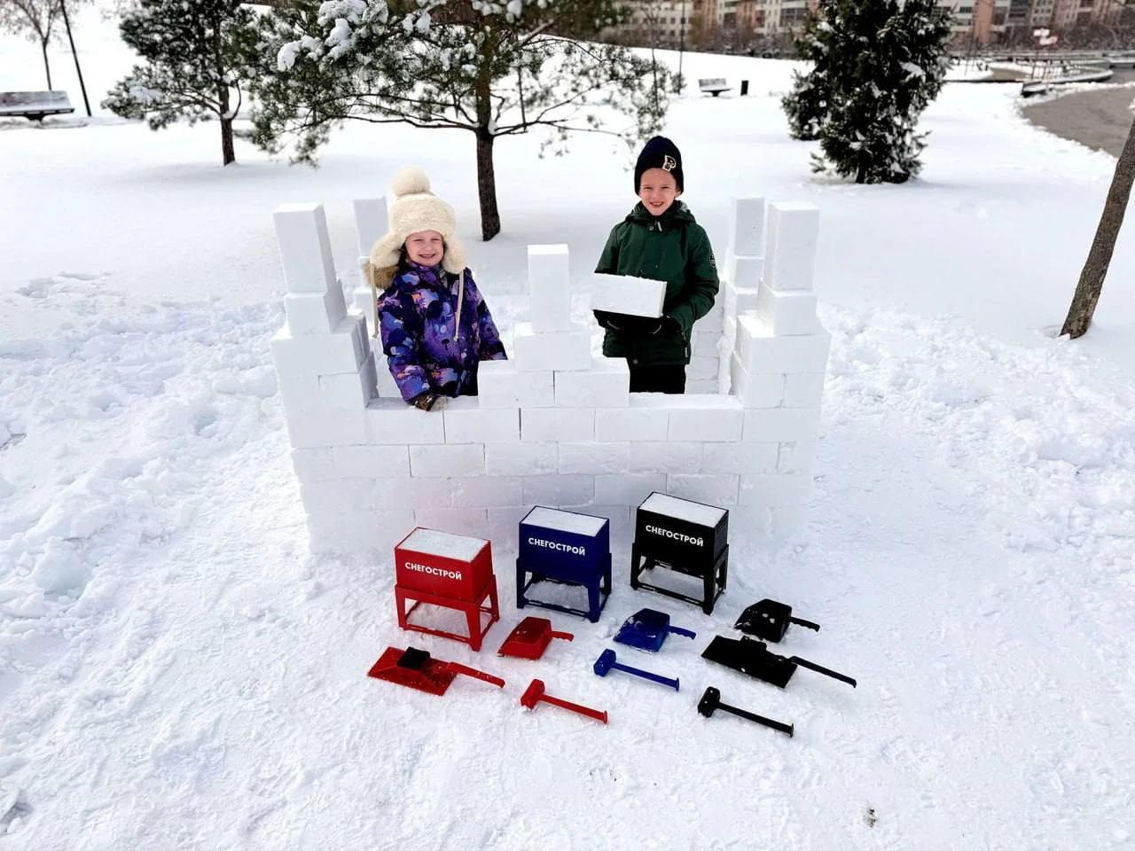 Омичей приглашают построить масштабную снежную крепость