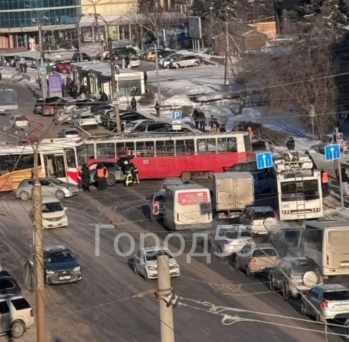 В ДТП у омского Цирка обошлось без пострадавших