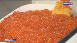 Омичи вовсю готовятся к Новому году и уже сейчас скупают деликатесы к праздничному столу