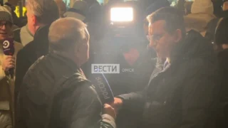 В Москве перед Гостиным двором выстроилась очередь из журналистов