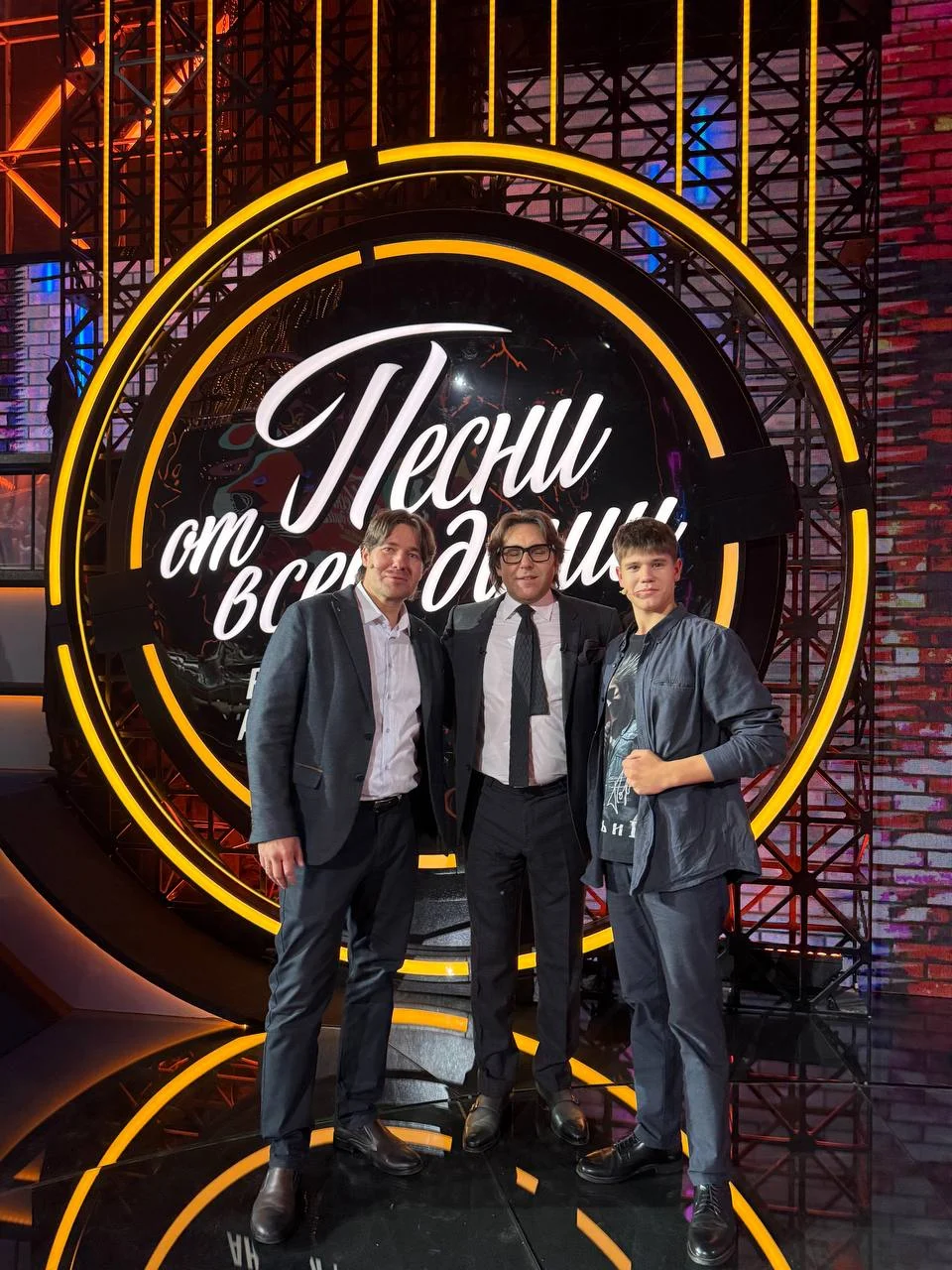 Омичи угостили Андрея Малахова сгущенкой и спели песню в память о погибших воинах