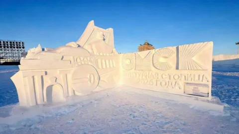 В Китае появилась снежная скульптура, посвященная Омску