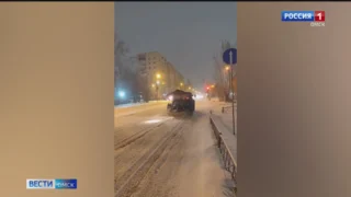 Омские дорожники вышли на круглосуточную уборку городских магистралей