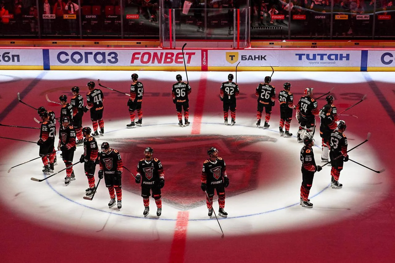 В Омске начался матч «Авангард» — «Лада»