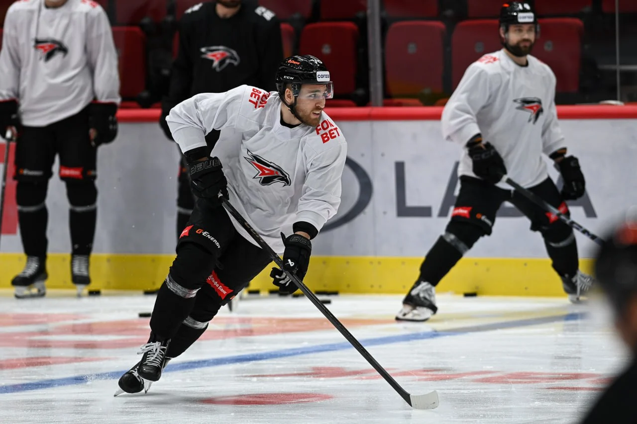 В Омске начался матч между «Авангардом» и «Металлургом»