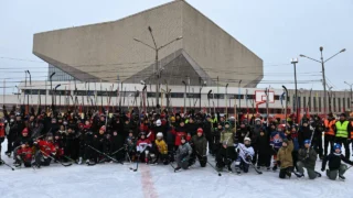 В Омске игроки «Авангарда» провели мастер-класс для юных хоккеистов