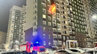В Омске этим утром случился пожар в многоквартирном доме в «Кузьминках»