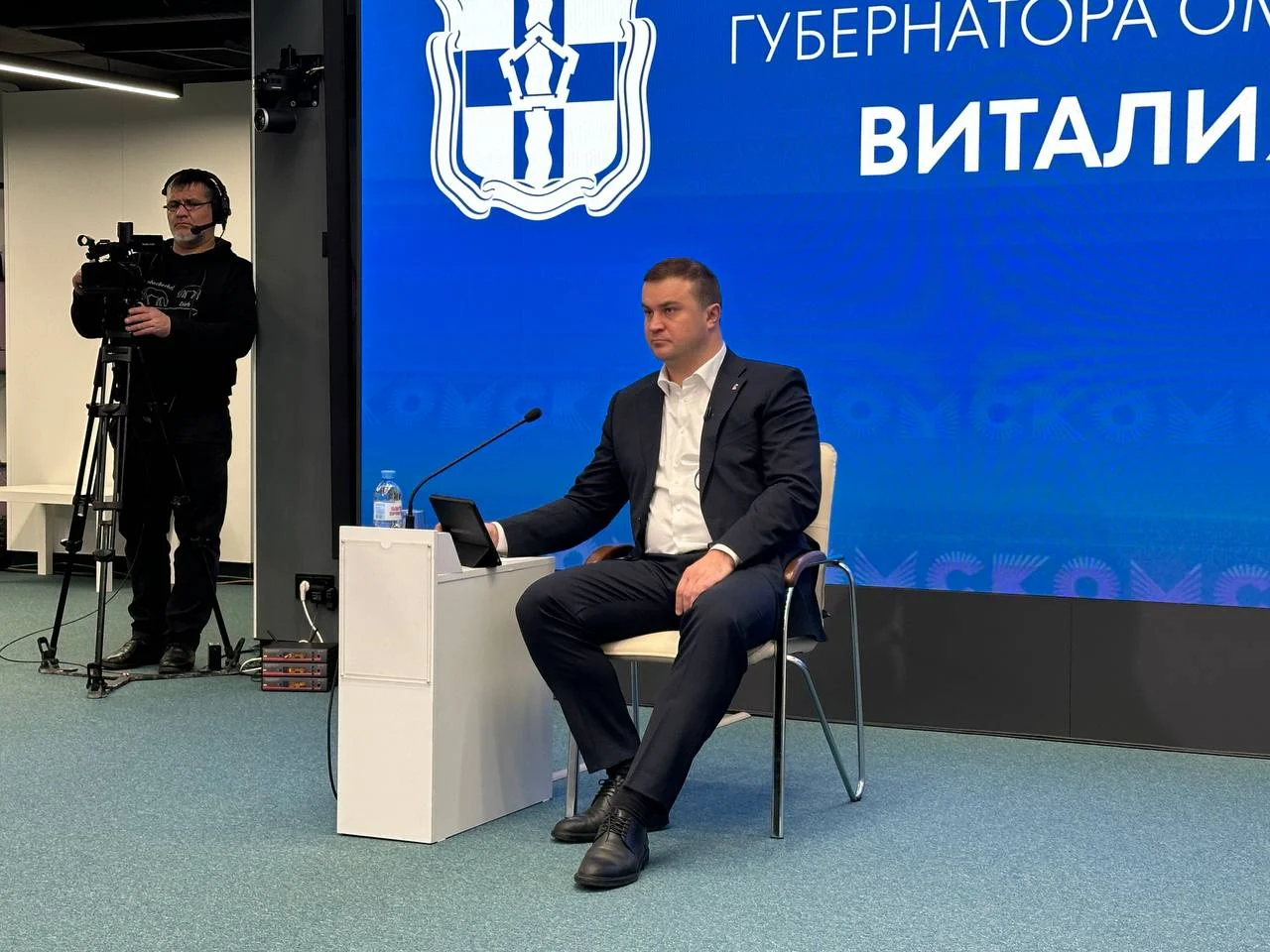 Губернатор Омской области рассказал, что недавно поработал с ИИ