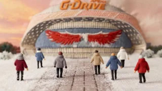 Болельщица «связала» омский «Авангард»