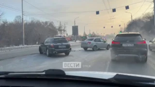 В Омске на Красном пути авария заблокировала полосу движения