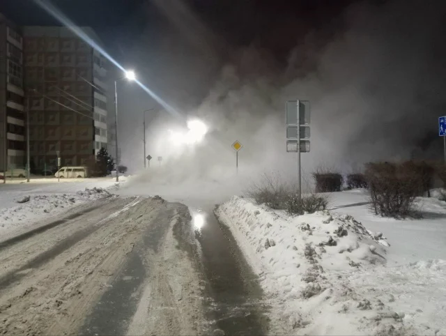 В Омске на Левобережье произошел прорыв подземного трубопровода