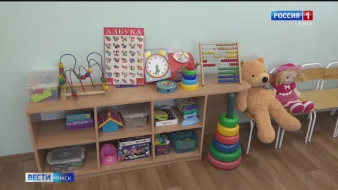 Почти 70 молодых омских семей получили единовременные выплаты в размере ста тысяч рублей