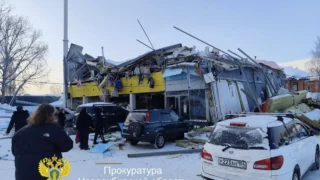 Крыша обрушилась в административном здании в соседнем Новосибирске