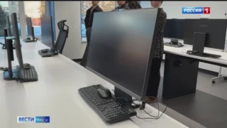 Губернатор Виталий Хоценко провел ежегодную встречу с журналистами в «Школе 21»