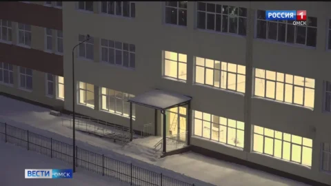 В Омске в эксплуатацию ввели многострадальную школу в микрорайоне Серебряный берег