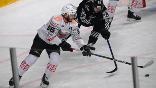 В Челябинске начался матч «Авангард» — «Трактор»