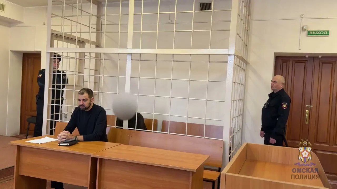 В Омске трое мужчин подожгли банный комплекс из-за неприязни к владельцу