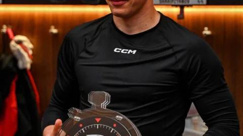 Игрок «Авангарда» Дамир Шарипзянов претендует на рекорд КХЛ