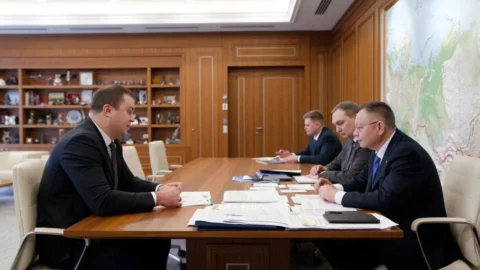 Глава региона обсудил возможность выделения финансирования на завершение строительства больницы