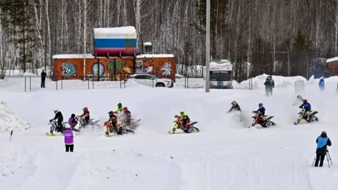 В Таре открыт II этап чемпионата России по снегоходному кроссу