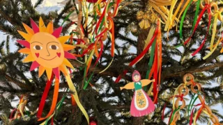 В Омске «Зимний Любинский» начали украшать к Масленице