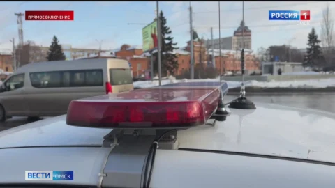 Судебные приставы вышли на дороги Омска, чтобы поздравить автомобилистов с 23 февраля