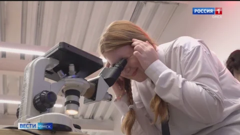 В Омске в рамках всероссийской акции Движения Первых прошёл интерактивный День науки