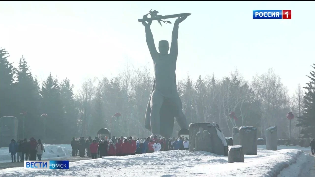 Михаил Мишустин поздравил Виталия Хоценко и жителей Омской области с Днём защитника Отечества