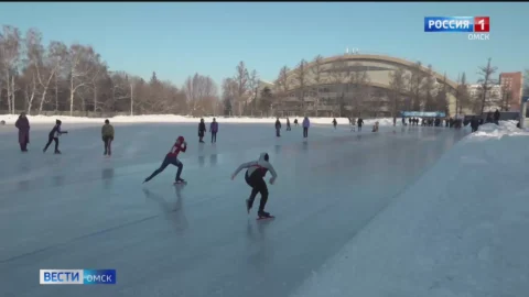В Омске прошли массовые соревнования по конькобежному спорту