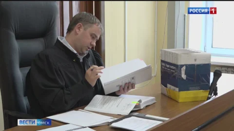 В Омске в Первомайском районном суде начался процесс по делу Надежды Крапивы