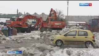 В Омске из-за порыва на перекрестке с 17-й линией образовалась наледь