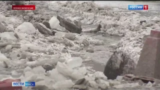 В ледяном плену из-за коммунальной аварии оказались жители улицы Омской