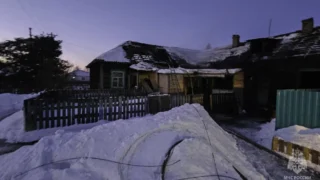 В Омске в пожаре в многоквартирном доме погибли 2 человека