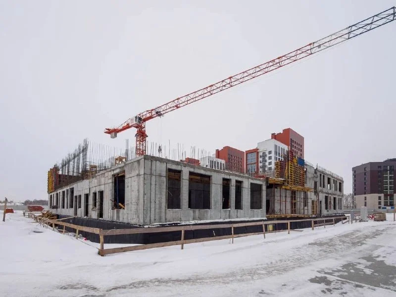 В Омске строительство детского сада в «Зелёной Реке» идёт по графику