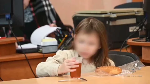 В Омске полиция вернула потерявшуюся шестилетнюю девочку родителям