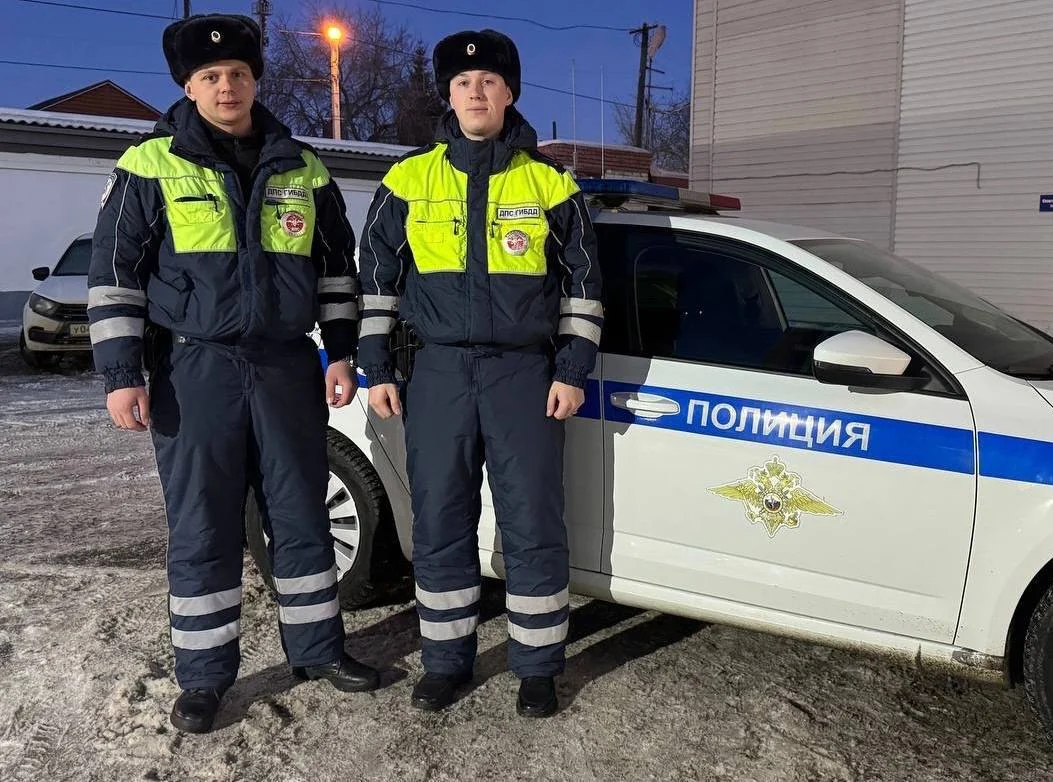 В Омске полицейские помогли семье доехать в роддом