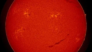 На Солнце появился огромный смайлик