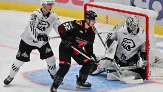 В Омске начался матч «Авангард» — «Трактор»