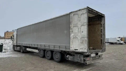 В Омске водитель фуры сбил своего напарника