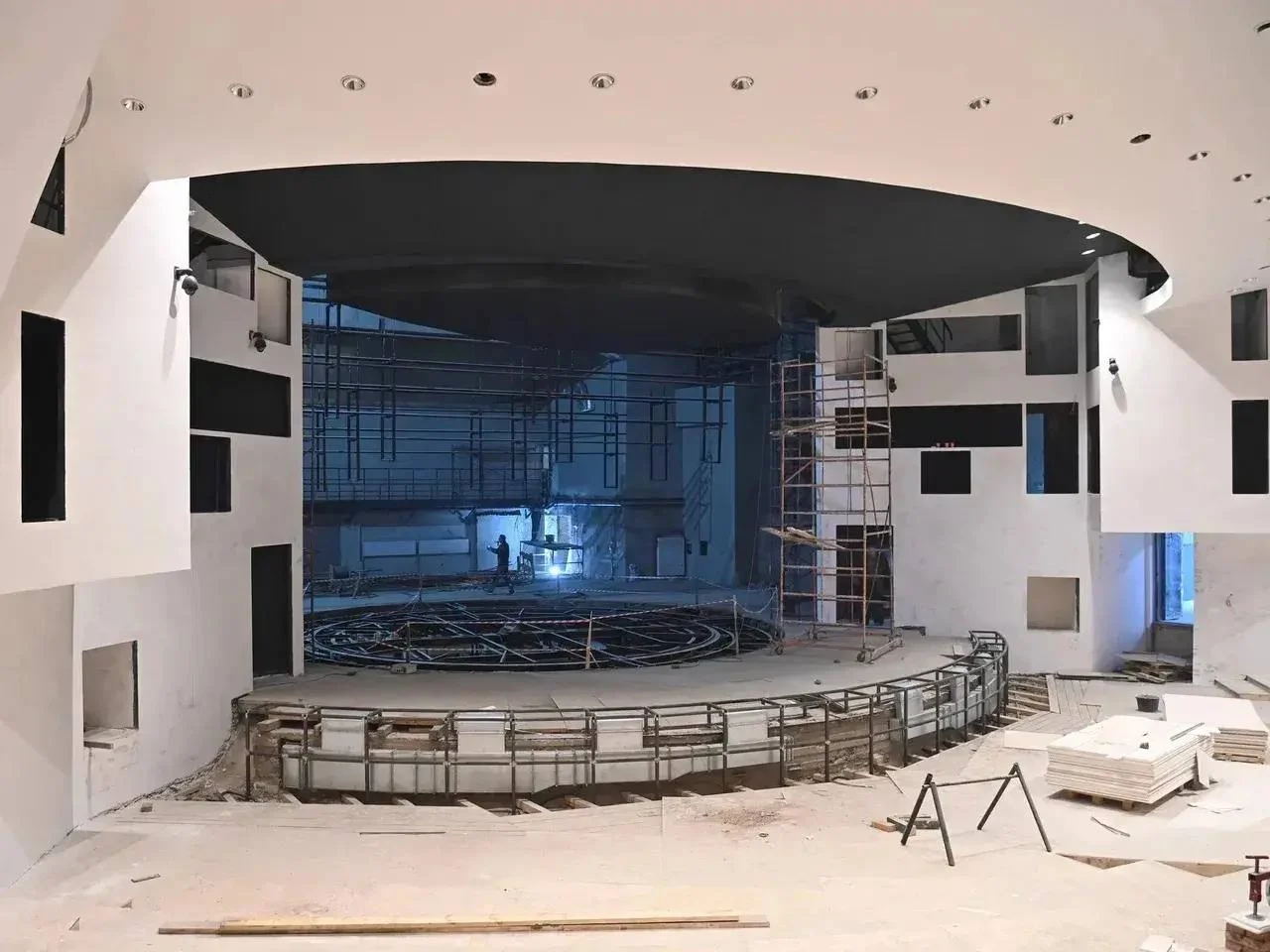 В омском ТЮЗе активно продолжаются ремонтные работы