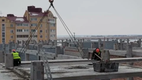 Подрядчик наращивает темпы строительства омской школы в мкр «Ясная Поляна»