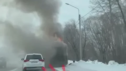 На Красноярском тракте сгорел автобус