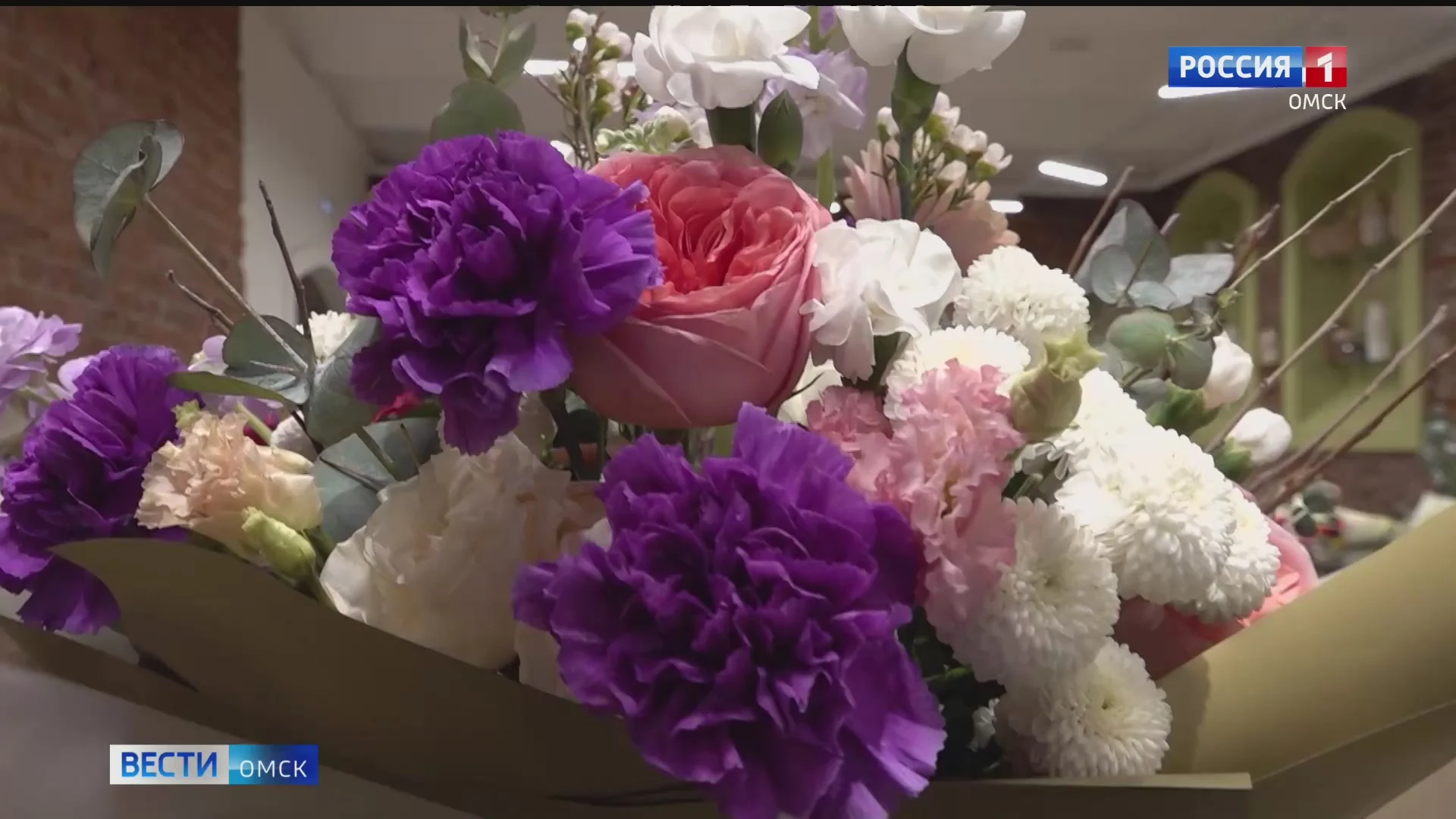 Виталий Хоценко и Александр Артёмов поздравили омичек с Международным женским днем