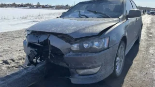 В Омской области у маршрутки отлетело колесо во встречную машину