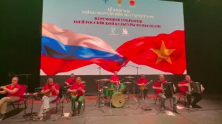 Омский русский народный хор покоряет Вьетнам и Камбоджу