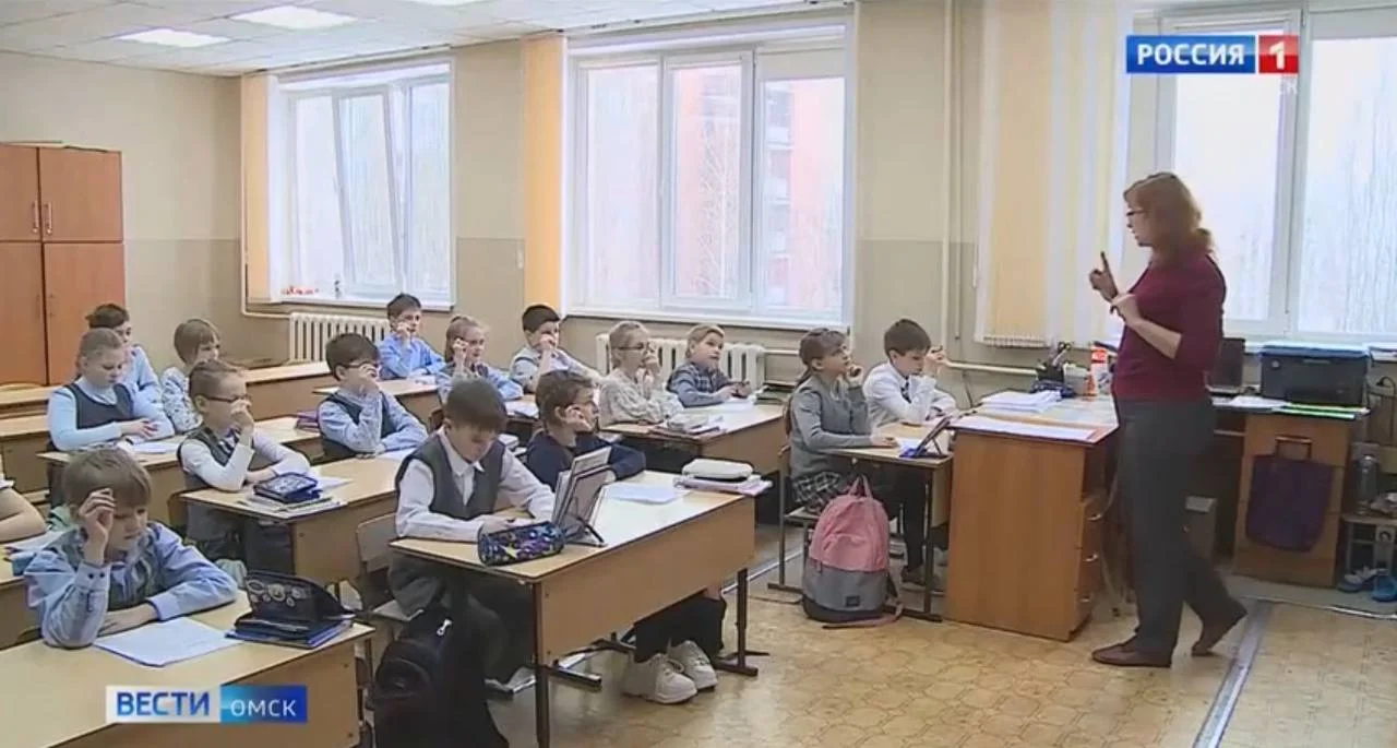 Все омские школы перешли на мессенджер MAX