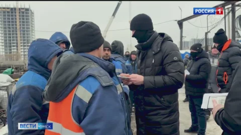 В Омской области миграционная служба фиксирует сезонный наплыв мигрантов