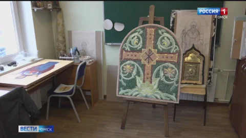 Омские мастера создают уникальную мозаику для часовни в Стаханове