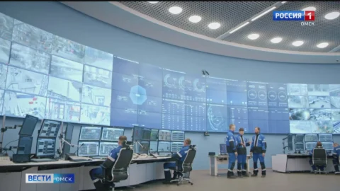 Антон Алиханов вместе с Виталием Хоценко и председателем правления «Газпром нефти»  посетили Омский нефтеперерабатывающий завод